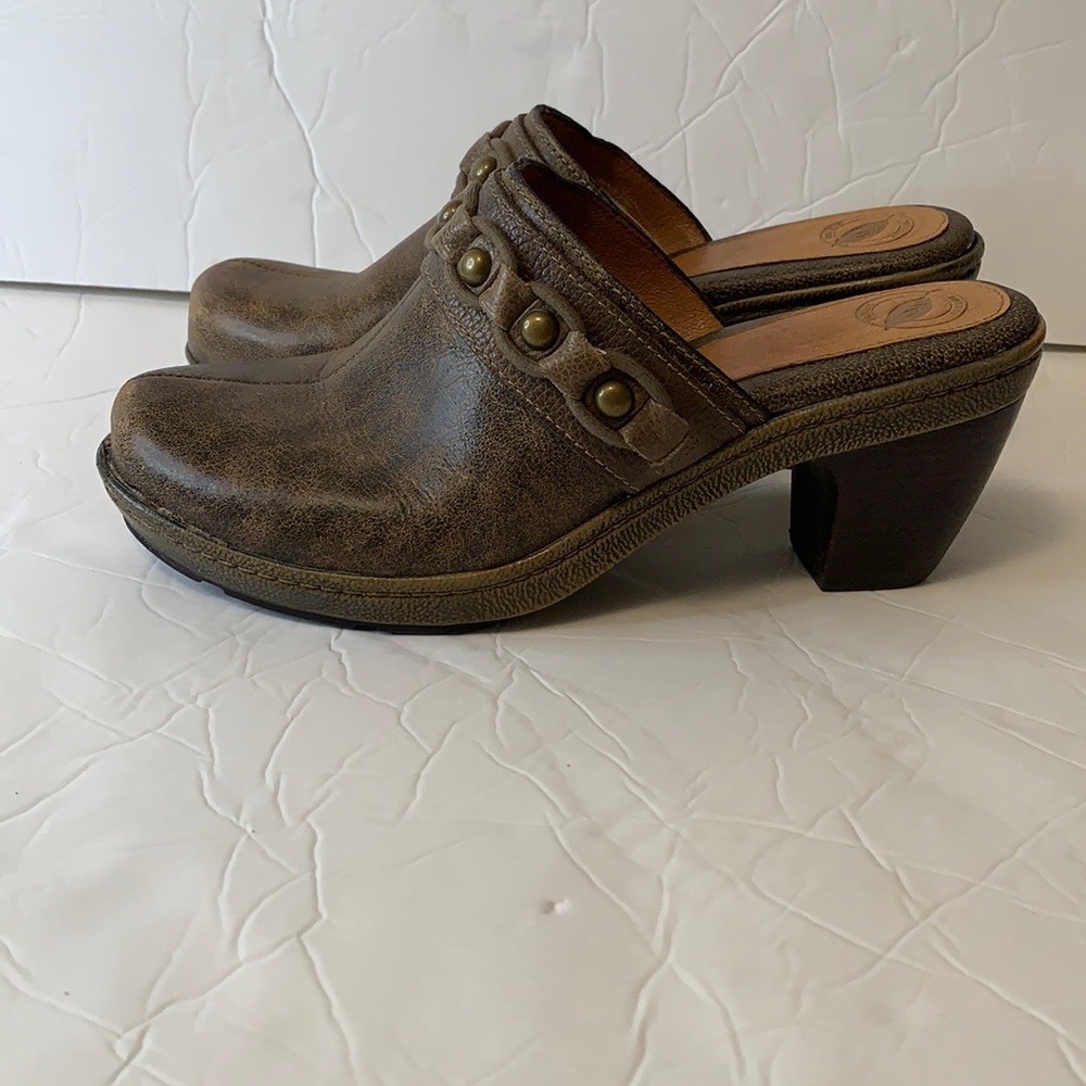 Nurture brown mules closed toe shoes